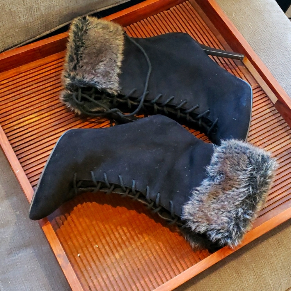 Size 10 thrifted boots with the fur.
